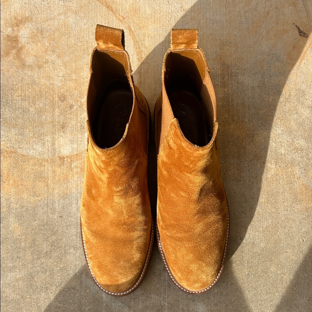 Tory Burch Tan Suede Ankle Chelsea/Lug Boots size 8 1/2 - Picture 5 of 8